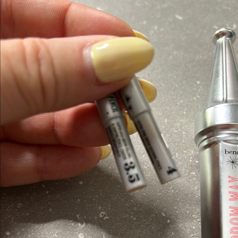 Benefit Fluff Up Brow Wax & Gimme Brow Gel samples - Picture 2 of 3